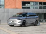 Xpeng X9 High-End Electric Business MPV Exceptional Performance Spacious Interior and Luxury - Image 4