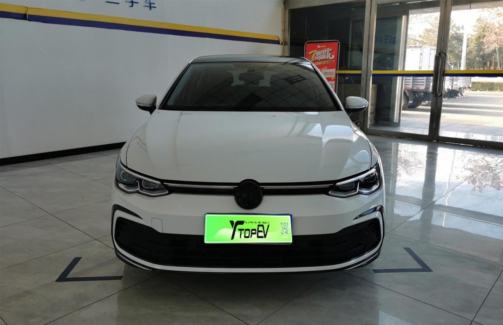 imgi_4_Volkswagen Golf 2 Volkswagen Golf 2026 280TSI DSG Pro - Image 1