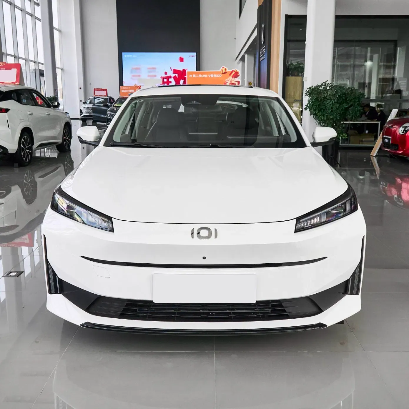 imgi_95_Changan-Nevo-Qiyuan-A05-Ternary-Lithium-Battery-145km-New-Used-Car Changan Nevo Qiyuan A05 New Hybrid 4-Door 5-Seat Vehicle Electric Auto Car - Image 1